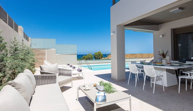 Lagoon Seaside Villa, Walking distance to the beach & shops!Car Free holiday! in Panormos in Rethymno