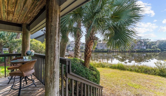 Lagoon view, central location, Parkside villa