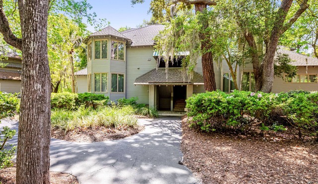 Lagoon view, second floor villa w/screened in porch, short walk to the beach