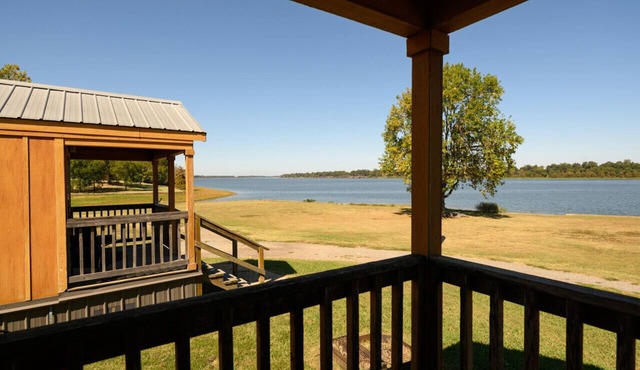 Lake front retreat on Lake Chicot!
