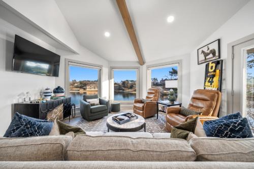 Lake Hamilton Lakefront Retreat in Lake Hamilton