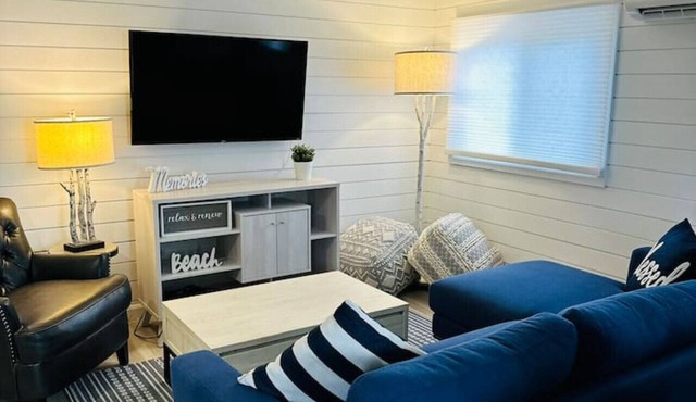 Lakeview Escape - Sparrow Lake Muskoka Beach House in Gravenhurst