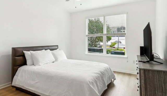 Landing | Beautiful 1BD, Gym, Clubhouse