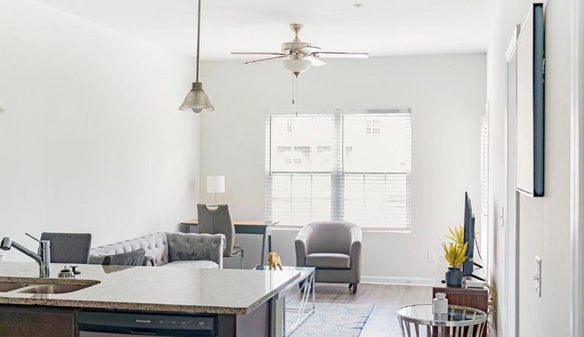 Landing Beautiful 2BD Pool Gym