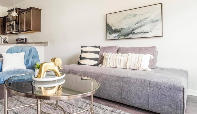 Landing | Beautiful 2BD, Pool, Gym