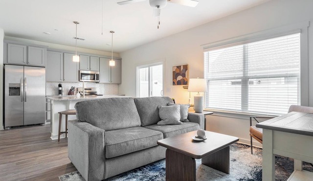 Landing | Incredible 2BD, Pool, Clubhouse