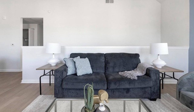 Landing | Spectacular 2BD, Clubhouse, Pool