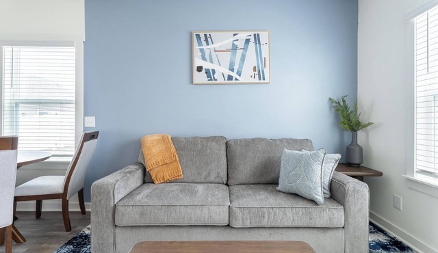 Landing | Stylish 3BD, Pool, Clubhouse