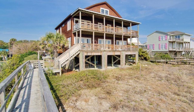 LARGE LUXURY BEACHFRONT.WELCOME TO THE HUSHPUPPY HOUSE