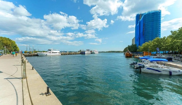 Large Spacious 1 Bed/2 Bath Right on Waterfront! in Toronto