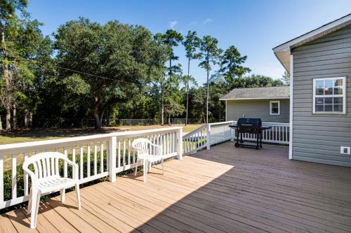 Large Yard & Historic Charm: Orangeburg Retreat!