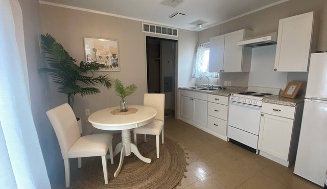 Le Petite Maison: A rustically charming rental space with exemplary hospitality. in Eunice