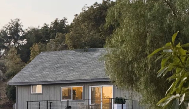 Lilac Cottage on 20 Acre Avocado Farm in Escondido