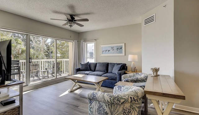 Lovely pet friendly property with ocean views, located Palmetto Dunes.