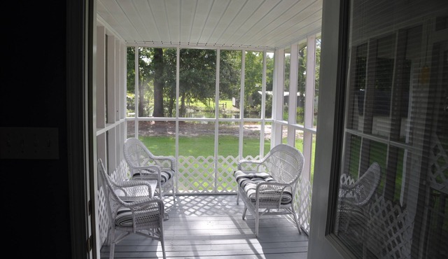 Lovers Lane Oasis Cottage.Ideal for a couple or small family Coast visit! in Long Beach