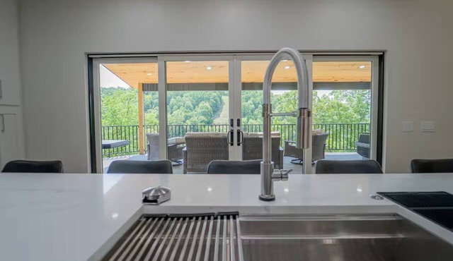 Luxe Lakefront Retreat w/Hot Tub & Game Room