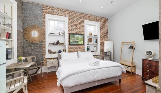 Luxury French Quarter 1bd Suite w. Parking
