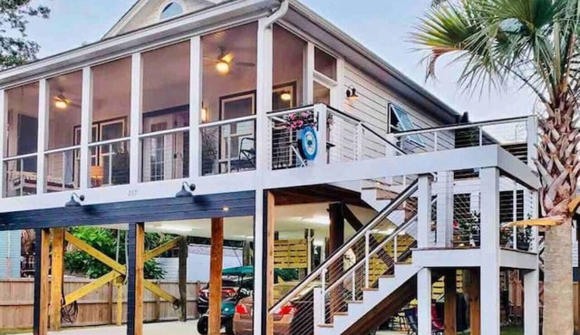 Luxury in a Prime Folly Location! Walk everywhere!