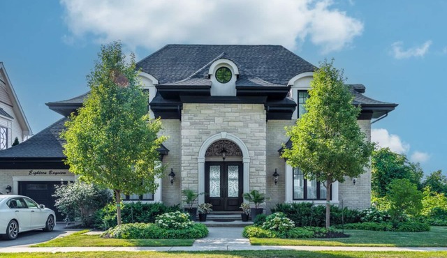 LUXURY LAKEFRONT HOME WITH PRIVATE BACKYARD BEACH & SPECTACULAR VIEW in St. Catharines