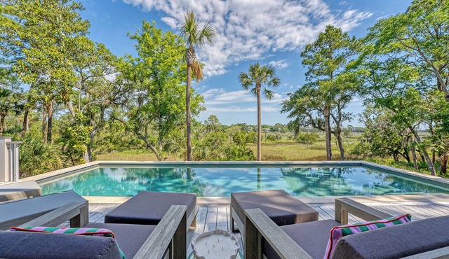Luxury Marshfront Retreat with pool and 4 king suites