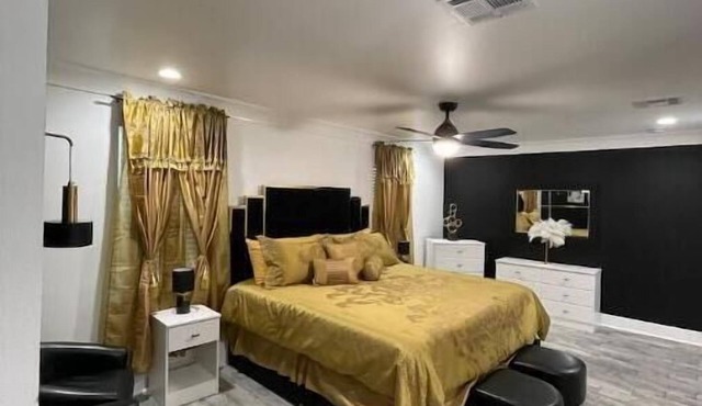 MardiGras Modern 4bedrm Home Wi-Fi free parking in New Orleans