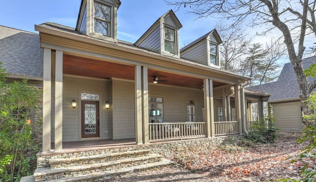 McElroy Manor - Luxury and comfort in Big Canoe!