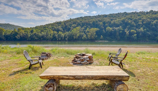 Melbourne Home w/Fire Pit on the White River! in Melbourne