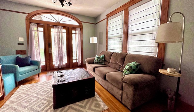 Mid City 2 BR in Beautiful Arts and Crafts House