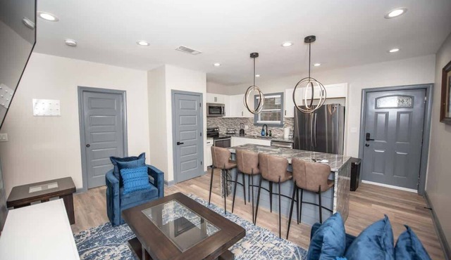 Modern 2 bedroom APT 4 bed min FROM Dawnsonville