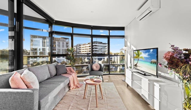 Modern Apartment with Piano – Sleeps 5, Olympic Park in Sydney Olympic Park