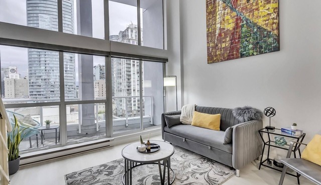 Modern Downtown Vancouver Loft. Parking included. in Vancouver