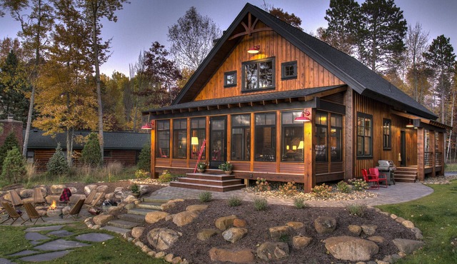 Modern Rustic Cabin-Includes Pontoon Boat & Sunsets on Fantastic Lakeside Porch!