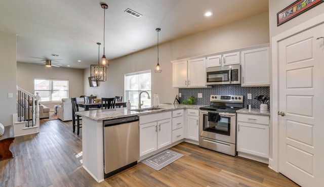 Modern Springdale Home: 13 Mi to Fayetteville! in Springdale