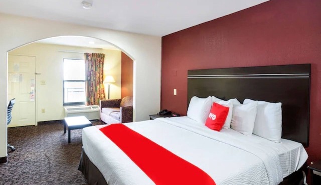 Modern King Room Near LSU | Quiet, Convenient Stay Close to Popular Dining Spots in West Baton Rouge Parish