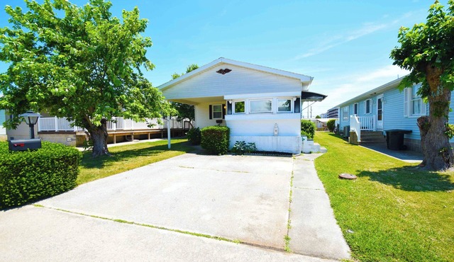 Montego Bay-Atlantic Boulevard 13320-Bayside 130th St, Pool, W/D, AC, WIFI