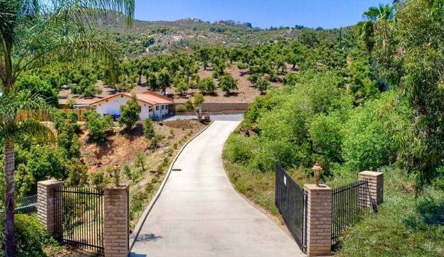 Monthly Rate Discount. Wine & avocado country, I-15, 10 min. Golf Course 2 Blks