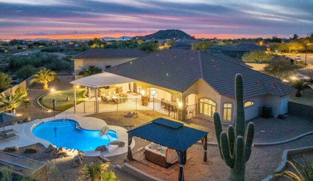 Mountainside Desert Retreat in Mesa