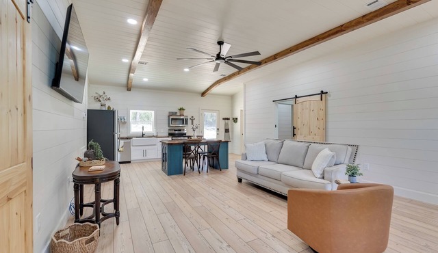 Nature-centric Retreat! Newly Built Millen Cottage