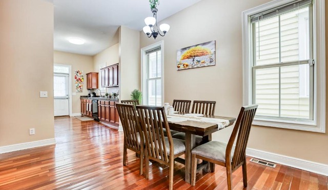 Near Starland & River St - Private Patio & BBQ - Parking