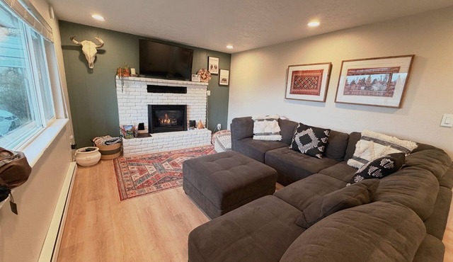New Listing Special! Your National Parks Base Camp, Remodeled 3 Bed home. in Hatch