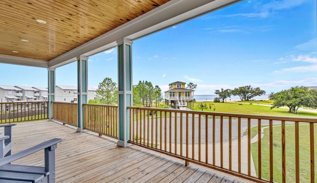 NEW Pool!| Beach Views| Sleeps 8 in Long Beach