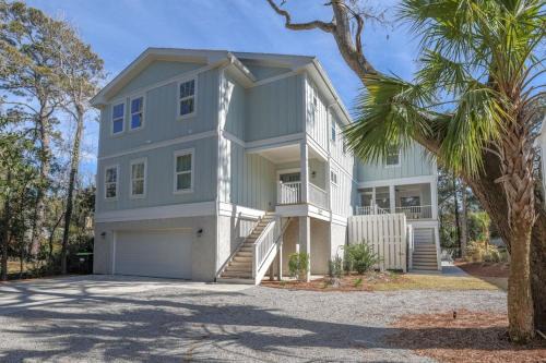 New Private Luxury Home 7 BR 6 BA 2 HB pool-WATERFALL / spa 4 min walk to beach.