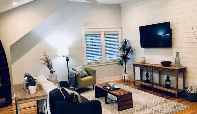 New Quaint Coastal Escape/Bike to Beach & Shem Creek