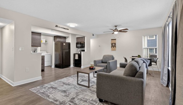 New! Stay Near USC & The Riverbanks Zoo