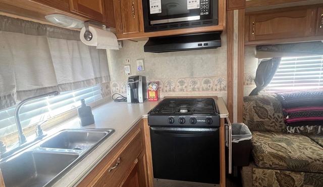 Nice campground with AC in charming Cameron next to beach and LNG plant. in Cameron