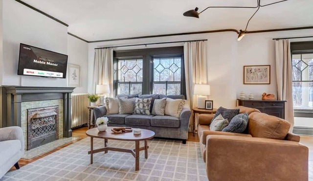 Noble Manor: Stylish Retreat w/Hot Tub & BBQ