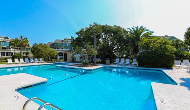 Ocean Views! Wonderful Screened Porch w/Access to the Community Pool, Grills, Boardwalk & Beach!