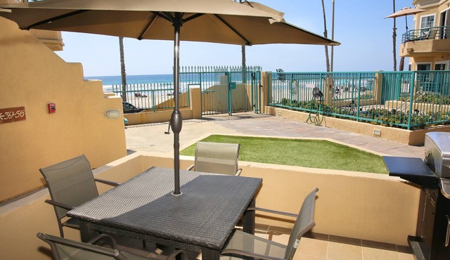 Oceanfront 2BR/2BA Condo in Oceanside with Amazing Beach Access has AC! in Oceanside