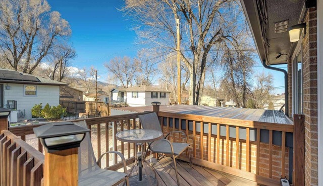 Old Broadmoor Condo Private Deck Washer Dryer Unit in Colorado Springs