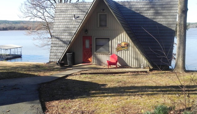 On the Shore of Lake Dardanelle Pet Friendly Waterfront Cabin